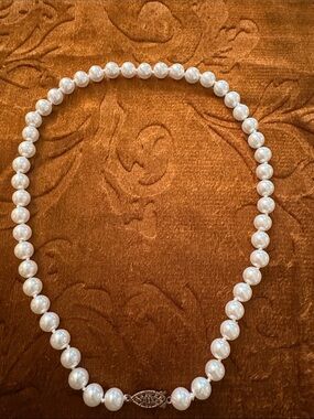 Vintage, White Pearl Necklace with Decorative Clasp